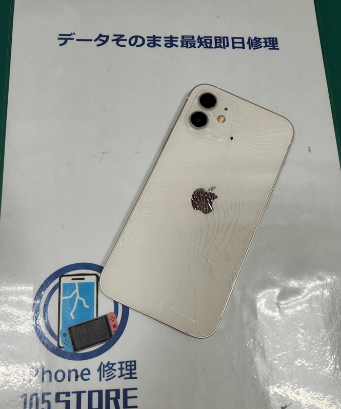 豊川市でiPhone12の背面交換修理】バキバキに割れた背面ガラスも修理可能！
